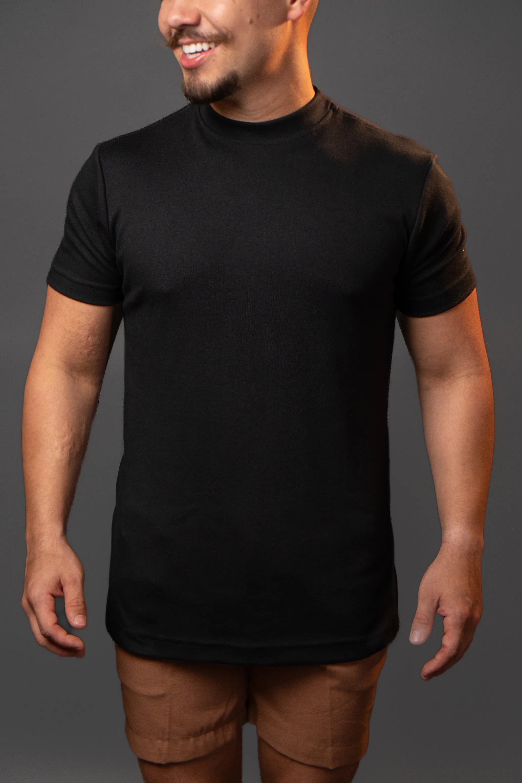 DSC09815 Camiseta Gola Média Valência Preta - Imagem 1